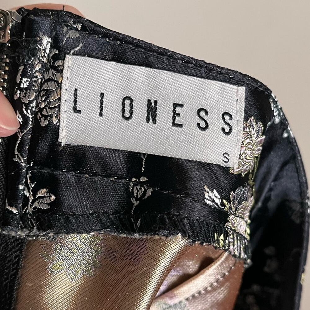 LIONESS The Lola Black Metallic Floral Satin Jacquard Mini Skirt Size Small - Picture 5 of 9